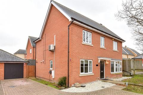 4 bedroom detached house for sale, Reeds Close, Laindon, Basildon, Essex