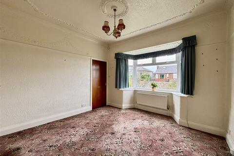 3 bedroom semi-detached house for sale, Kaye Lane, Almondbury, Huddersfield, HD5 8XP