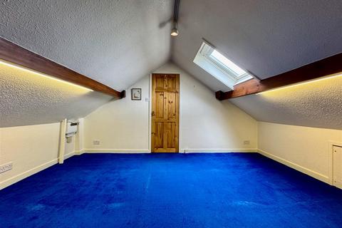 3 bedroom semi-detached house for sale, Kaye Lane, Almondbury, Huddersfield, HD5 8XP