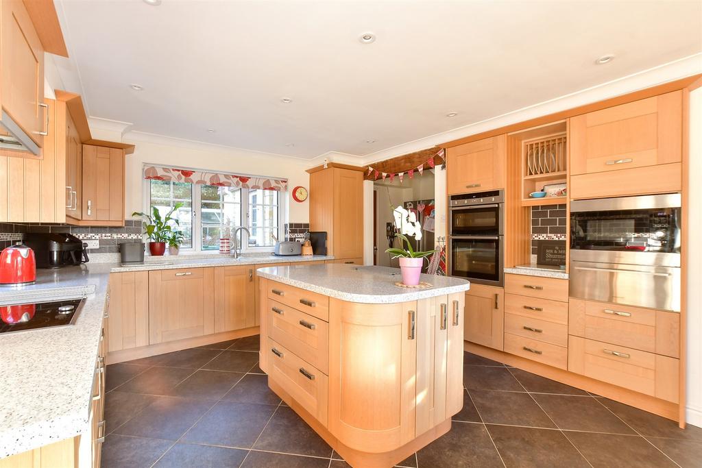 Kitchen/ Breakfast Room