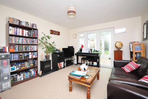 2 bedroom end of terrace house to rent, Hillingdale, Crawley, RH11