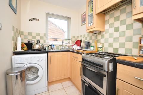 2 bedroom end of terrace house to rent, Hillingdale, Crawley, RH11