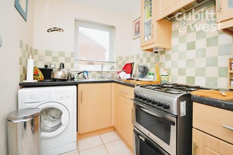 2 bedroom end of terrace house to rent, Hillingdale, Crawley, RH11