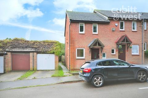 2 bedroom end of terrace house to rent, Hillingdale, Crawley, RH11