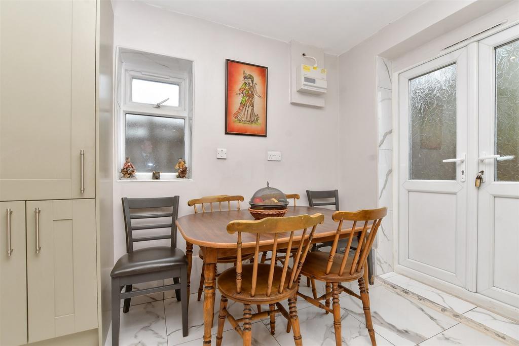 Kitchen/Dining Area