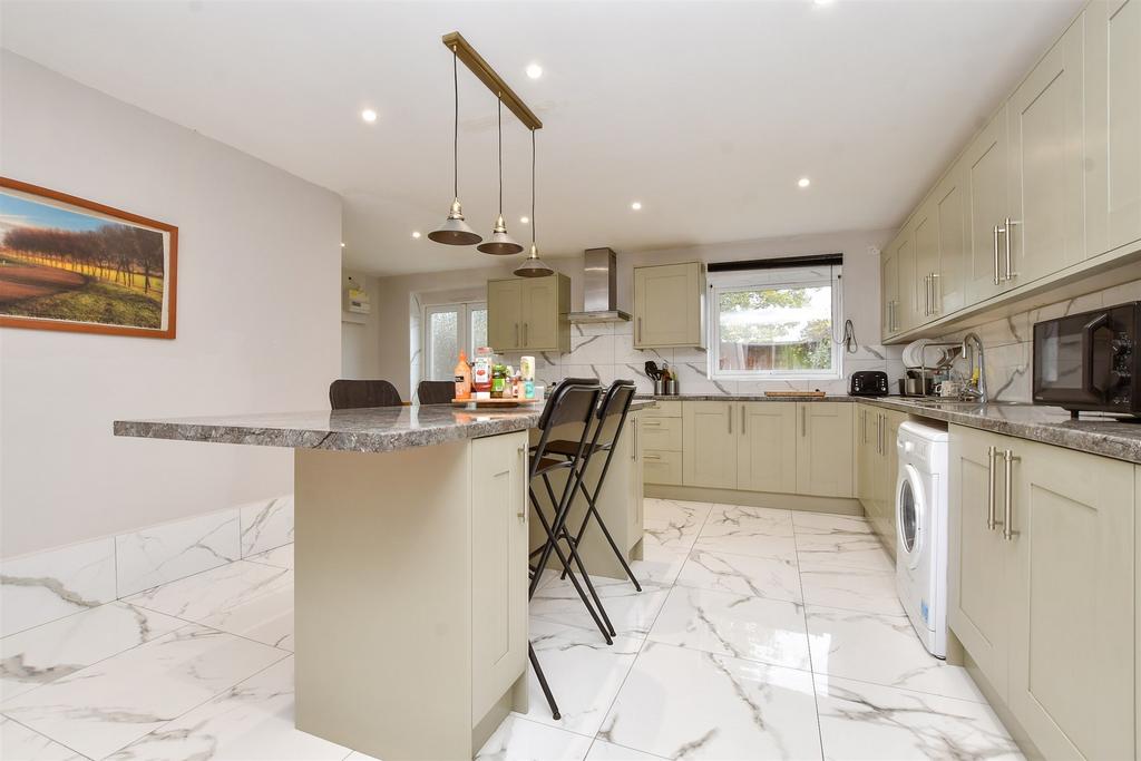 Kitchen/Dining Area