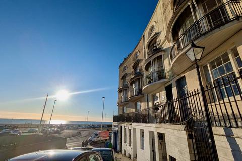 1 bedroom apartment to rent, Pelham Crescent, Hastings TN34