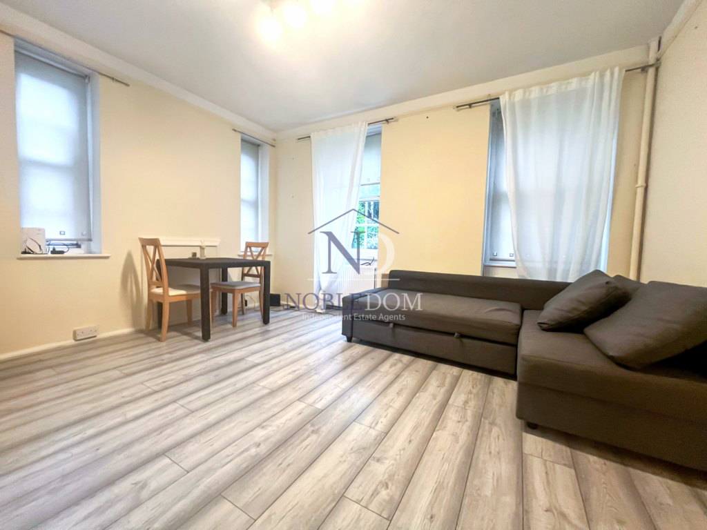 Self contained studio flat in hanger lane