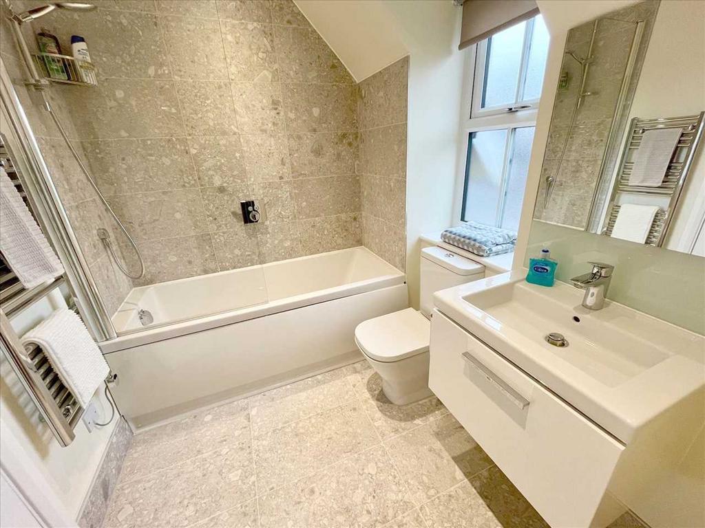 En suite bathroom/wc