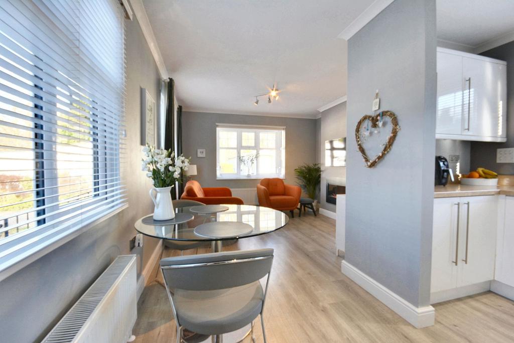 Kitchen/Dining area