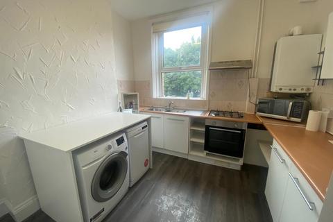 4 bedroom semi-detached house to rent, Sutton Hall Road, Hounslow TW5