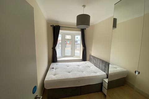 1 bedroom in a flat share to rent, Twickenham Road, Isleworth TW7