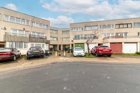 1 bedroom flat for sale, Illingworth Close, Mitcham, CR4