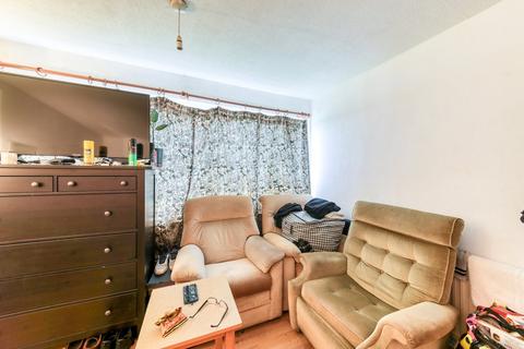 1 bedroom flat for sale, Illingworth Close, Mitcham, CR4