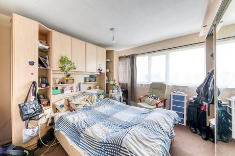 1 bedroom flat for sale, Illingworth Close, Mitcham, CR4