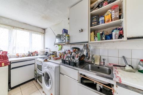 1 bedroom flat for sale, Illingworth Close, Mitcham, CR4