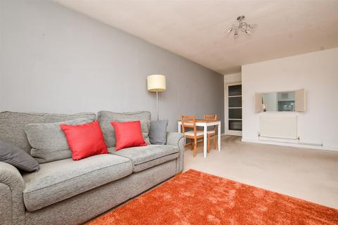 2 bedroom flat for sale, Hillside Road, Whyteleafe, Surrey