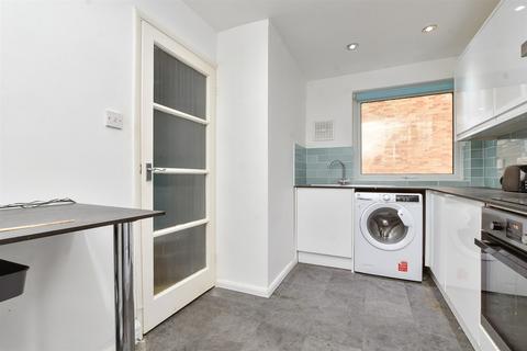 2 bedroom flat for sale, Hillside Road, Whyteleafe, Surrey