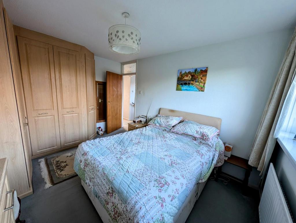 Bed 1.jpg