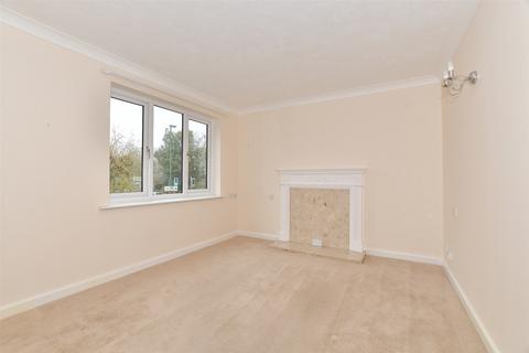 2 bedroom flat for sale, Station Road, Pulborough, West Sussex