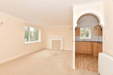 2 bedroom flat for sale, Station Road, Pulborough, West Sussex