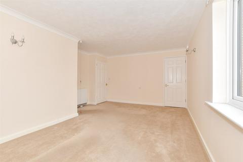 2 bedroom flat for sale, Station Road, Pulborough, West Sussex