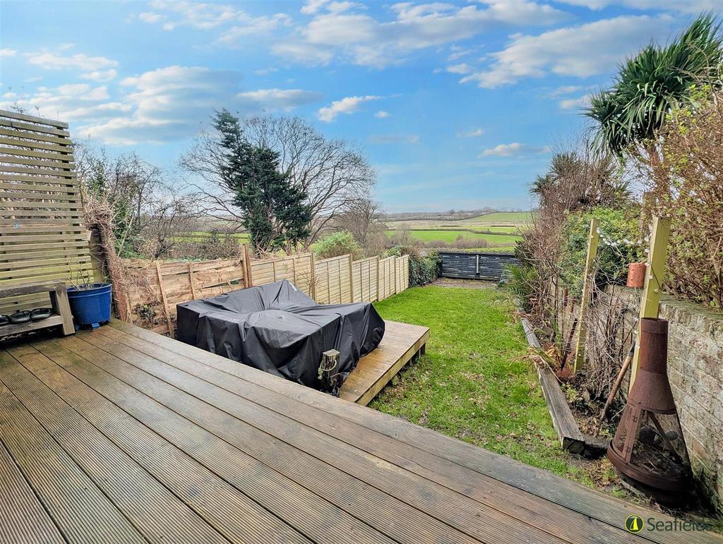 Garden Deck &amp; Lawn