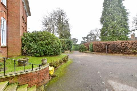 2 bedroom flat for sale, St. Paul's Road West, Dorking, Surrey