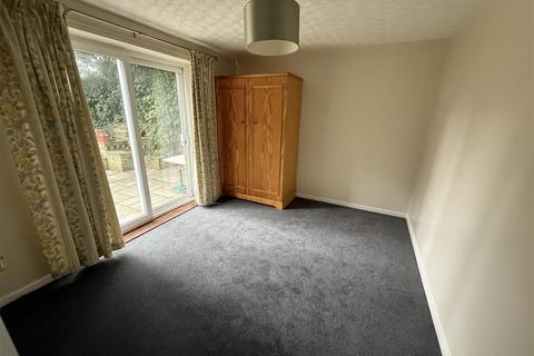 3 bedroom end of terrace house to rent, Staines Square, Dunstable