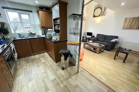 2 bedroom flat for sale, Russell Place, Sale