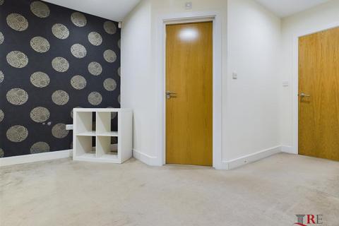 2 bedroom flat to rent, Whitchurch Lane, Canons Park, Edgware