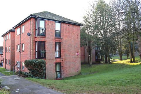 2 bedroom flat for sale, Yeovil Close, Farnborough GU14