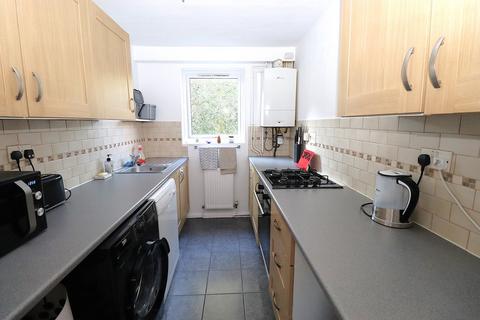 2 bedroom flat for sale, Yeovil Close, Farnborough GU14