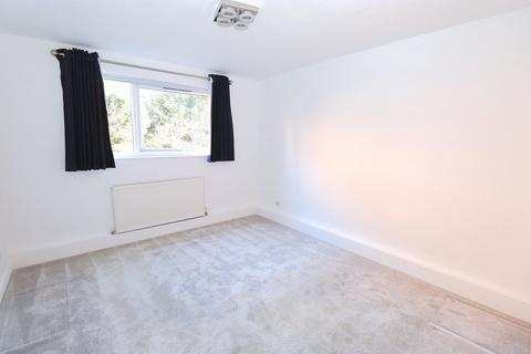 2 bedroom flat for sale, Yeovil Close, Farnborough GU14