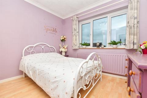 7 Richmond Close, Fetcham, Leatherhead, KT22 9NX