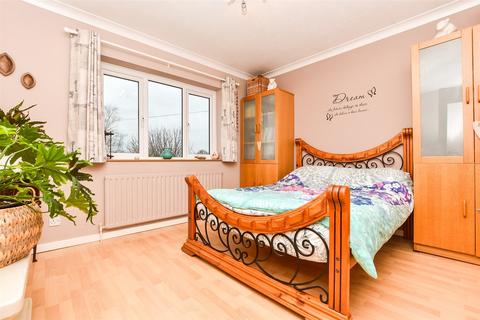 7 Richmond Close, Fetcham, Leatherhead, KT22 9NX