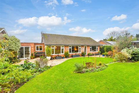 7 Richmond Close, Fetcham, Leatherhead, KT22 9NX