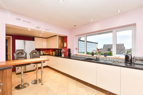 7 Richmond Close, Fetcham, Leatherhead, KT22 9NX