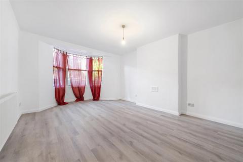 1 bedroom maisonette to rent, Rosendale Road, London