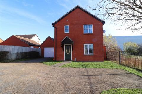 3 bedroom detached house to rent, Malyon Road, Hadleigh, IP7