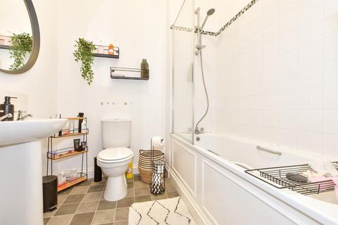 Flat 3, 72 Broadmead Road, Folkestone, CT19 5AR
