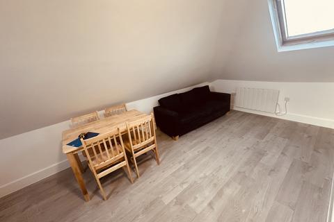 2 bedroom flat to rent, Belmont Road, London N15