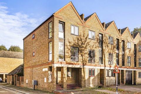 4 bedroom terraced house to rent, Brunswick Quay, London SE16