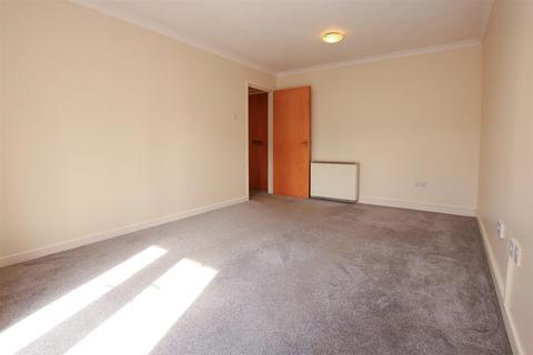 2 bedroom maisonette to rent, Plested Court, Aylesbury HP22