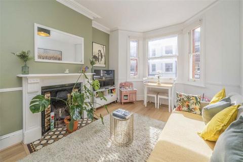 2 bedroom flat for sale, Handforth Road, London SW9