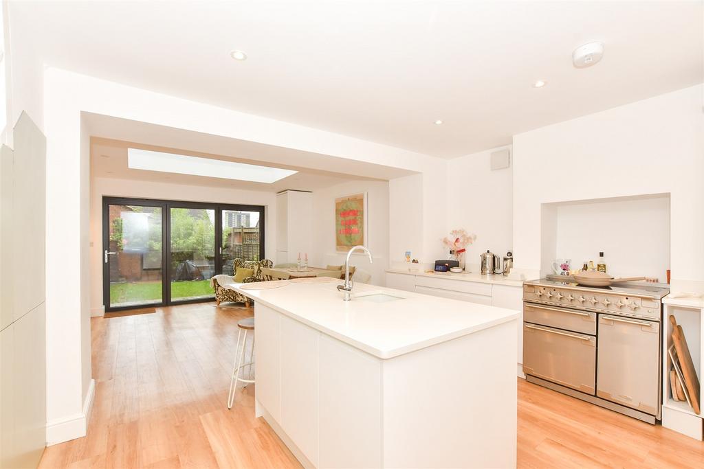 Kitchen/ Dining Area