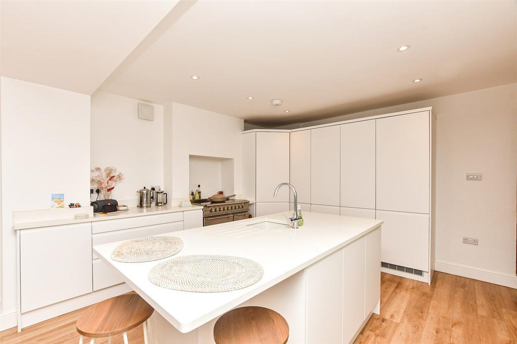 Kitchen/ Dining Area