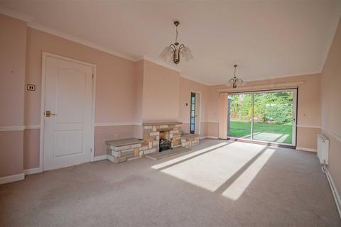 4 bedroom detached bungalow for sale, East Hanningfield Road, Rettendon Common, Chelmsford