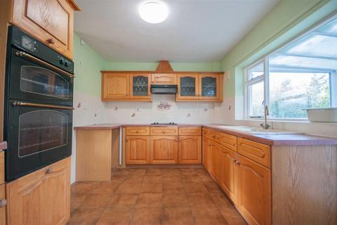 4 bedroom detached bungalow for sale, East Hanningfield Road, Rettendon Common, Chelmsford