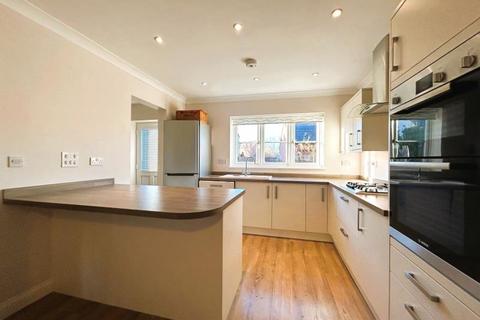 4 bedroom detached house to rent, Dean Forest Way, Broughton Village